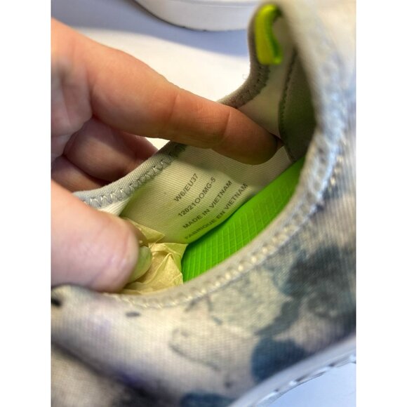 oofos shoes (size 6‎ women) - Picture 8 of 9